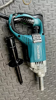 £120 • Buy Makita UT2204 110v Paddle Mixer Used