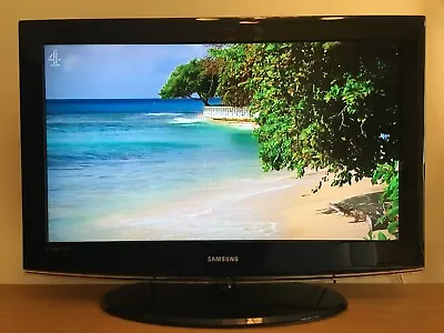 Samsung  LCD TV  32  HD Ready - Excellent Condition - Freeview  - Remote & Stand • £69