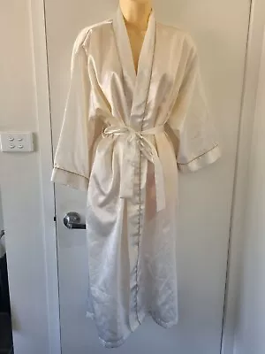 $14.99 • Buy Gorgeous White Satin Robe Dressing Gown Size Small With Gold Detail
