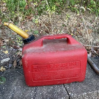 Craftsman Chilton 2 1/2 Gallon Plastic Vented Gas Can 2.5 Vintage Pre Ban USA • $31.82