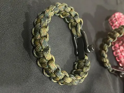 Paracord Bracelet Woodland Camo With Black Metal Shackle • $6