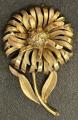 Vintage Signed Crown Trifari Gold Tone Chrysanthemum Flower Brooch 2  • $58