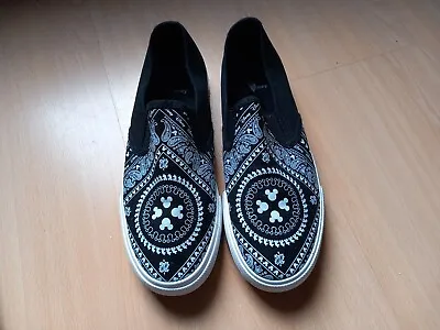  Black And White Slip On DIsney Trainers With A Mickey Mouse Theme. Size 6. • £6