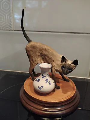 $15.85 • Buy VINTAGE COUNTRY ARTISTS SIAMESE CAT With BLUE & WHITE VASE