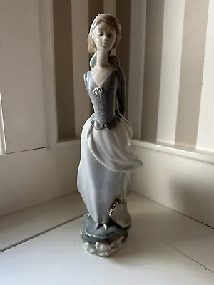 $99.99 • Buy Lladro 4922 Sea Breeze Wind Blown Girl 14  Tall Porcelain Figurine Retired Spain