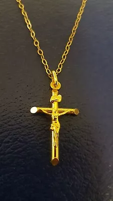 9CT & 375 YELLOW GOLD RELIGIOUS CROSS PENDANT NECKLACE 18  LONG & 2.1 Grams. • £10.49