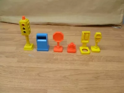 VTG 1986 Fisher Price 2500 Little People Main Street (6) Street Accessories • $24.99