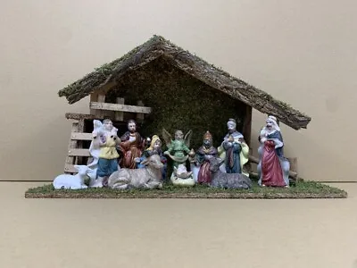 Nativity Stable & 11 Porcelain Figures - 98017 • £24.99