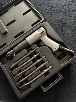£30 • Buy CYT Heavy Duty Air Hammer/Chisel - 5 Chisels With Case