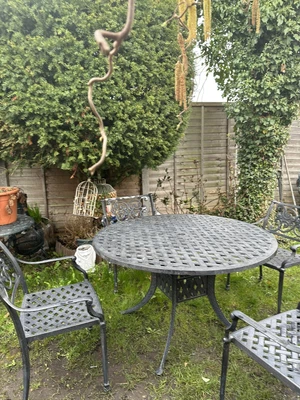 £185 • Buy Cast Aluminium GARDEN TABLE And 4 CHAIRS