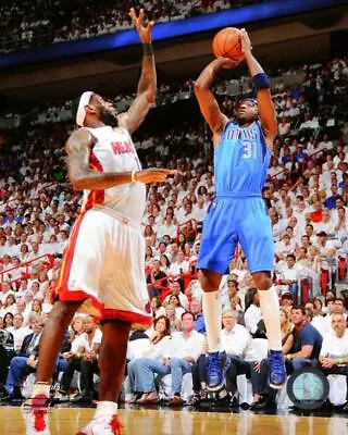 $9.99 • Buy 2011 Finals JASON TERRY  Over LeBron James  Game 6 Dallas Mavericks 8x10 Photo