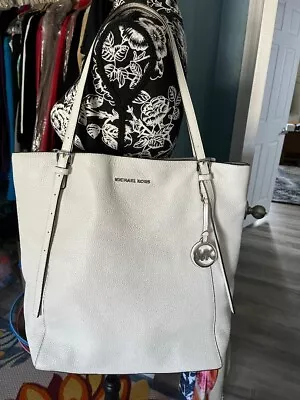 EUC! - MICHAEL KORS - White Saffiano Leather Large Tote/ Laptop/ Satchel/ Purse  • $20.50