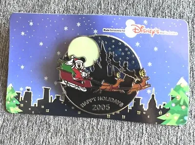 Disney Happy Holiday's Santa Mickey Disney Visa 2005 Cardholder Exclusive Pin • $17.90