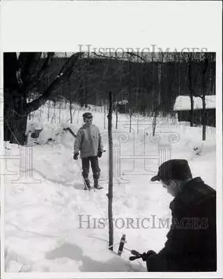 1956 Press Photo Maple Syrup Farmers George Breen Sr. & Jr. Run Line - Lra77370 • $19.99