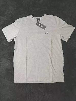 Hugo Boss T-shirt - L • $35