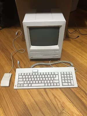 MINT CONDITION Macintosh SE. WORKING Keyboard Mouse Software. NO YELLOWING • $600