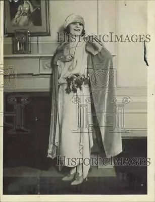 1922 Press Photo Actress Pola Negri Stops In Chicago Enroute To Hollywood • $19.99