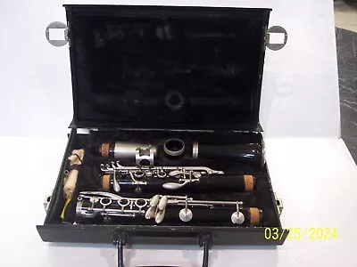 Vito Reso-Tone Clarinet With Case • $20.50