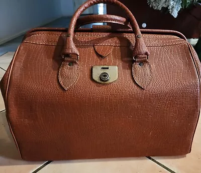 Vintage /Antique Gladstone Bag • $100