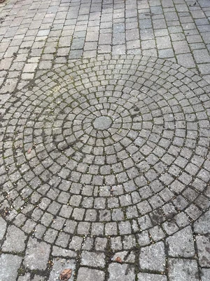 £100 • Buy Block Paving Drive Set Circle Job Lot