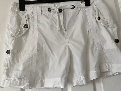 Ladies White Shorts Size 16 • £6.50