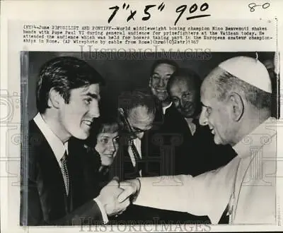 1967 Press Photo Boxer Nino Benvenuti & Pope Paul VI Shake Hands Rome Italy • $29.88