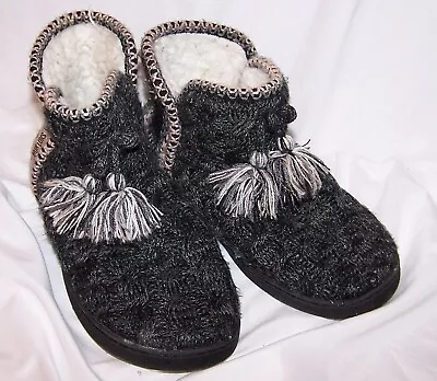 Womens Muk Luks Size 7/8 • $2.99