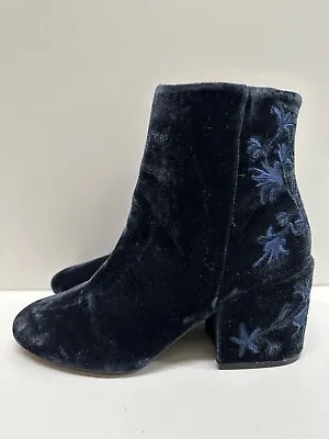 Kenneth Cole Women Size 9.5M Renna  Blue Velvet Chunky Heels Ankle Boots • $29.99