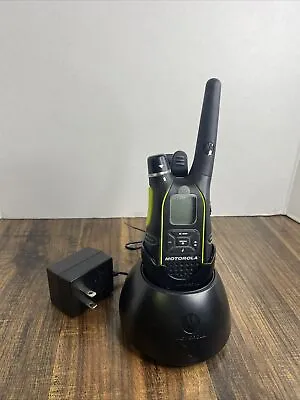 Motorola 2 Way Radio Walkie Talkie SX700 & Charger Base SX700C With Belt Clip • $19.99