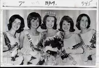 1965 Press Photo Crown & Trophy Winners In America's Junior Miss Pageant • $15.99