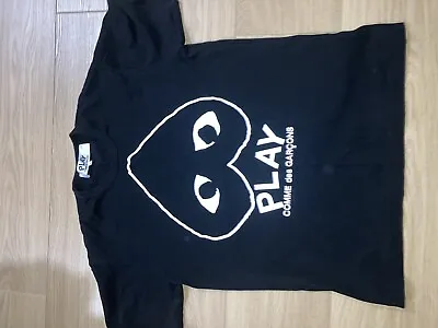£50 • Buy Comme Des Garcons Play Inverted Heart Logo Tee. Black