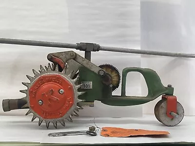 Vintage F.D. Kees Mfg Co Krawling Lawn Sprinkler Model 101 Tractor Water • $145