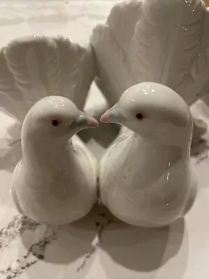 Lladro Couple Of White Kissing Doves Lovebirds Porcelain Figurine #1169 Spain • $19.05