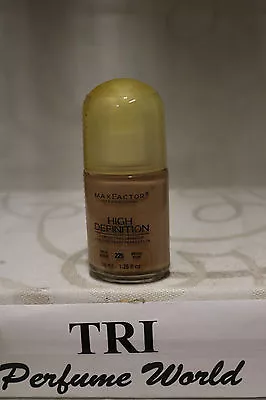 Max Factor HIGH DEFINITION Perfecting Make-up # 225 TRUE BEIGE 1.25 Fl.oz. • $44.11