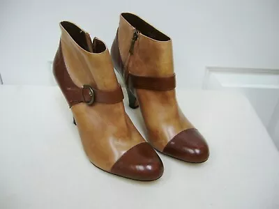 Max Studio Rally Leather Ankle Boots Two Tone Brown Sz 9 EUC • $32.99