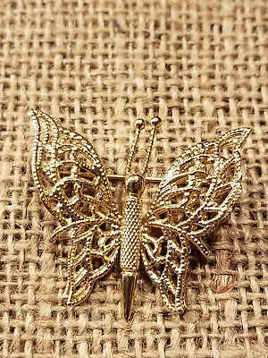 Vintage Butterfly Brooch Goldtone Measures 1.34  In Good Condition  • $2