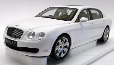 Minichamps 1/18 Scale - 100 139461 Bentley Continental Flying Spur 2005 White • $252.64