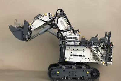 LEGO TECHNIC: Liebherr R 9800 Excavator (42100) Completed • £300