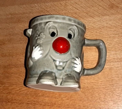 £8.50 • Buy Retro TV. Dusty Bin Novelty Mug.
