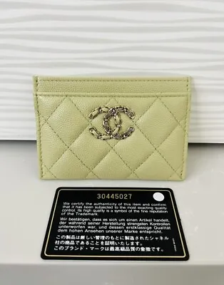 $595 • Buy Chanel Caviar Card Holder
