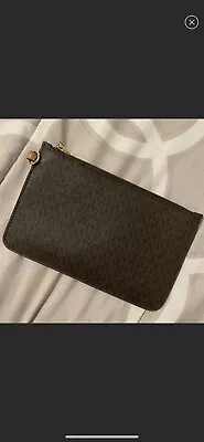 Michael Kors Clutch • $30