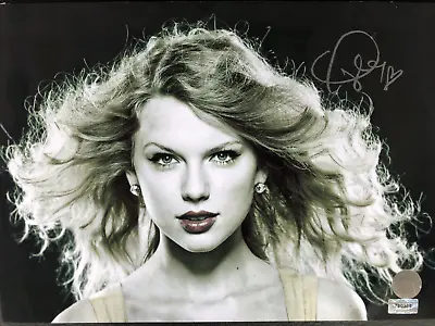 Taylor Swift Signature Photo • $1000
