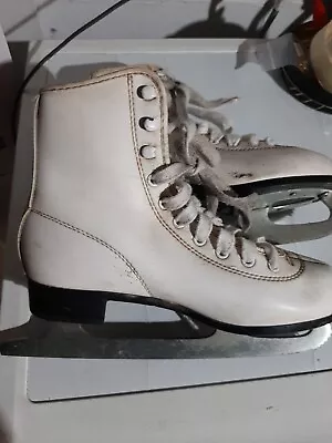 Canada Slim Ice Skates 8 1/2 Blade Youths White Size 3 Taiwan Vintage • $21.94