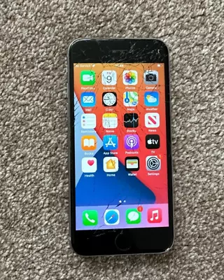 Apple IPhone 6S - 32GB - Space Grey- Unlocked-  Smashed Screen- Read Description • £28