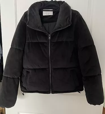 Decjuba Puffer Jacket Size M • $50