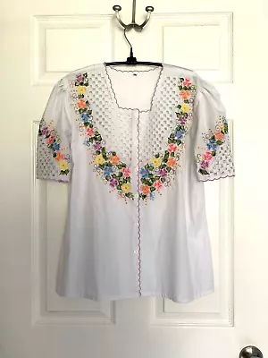 Vintage Embroidered Mexican Button Down Blouse – Sz 36 (US Size 12) • $22