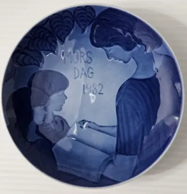 Royal Copenhagen Collectible Mothers Day  Plate 1982  Mors Dag  • $19.95