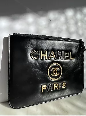 Chanel Pouch • $3888