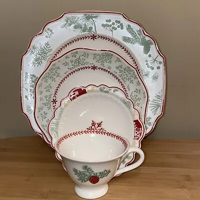 VILLEROY & BOCH ~ My Winter ~ 4 Piece Place Setting ~Red White Pale Green~ New! • $44.95