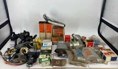 $61.96 • Buy Assorted Vintage Auto Parts LOT OVER 50 Motorola Delco Remy Autolite Buss...